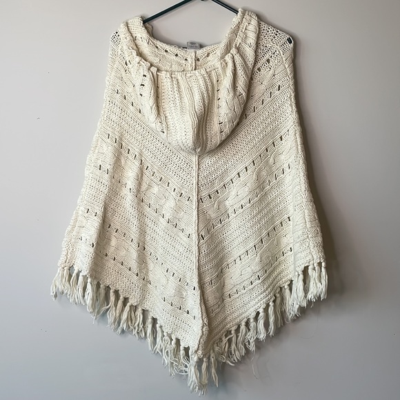 Creme beige knitted poncho with hood - Picture 4 of 5